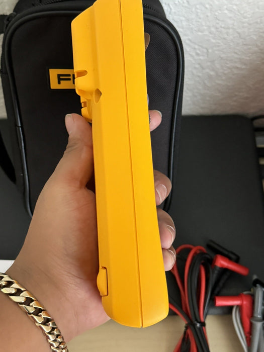 Fluke 179/EDA2 True RMS Digital Multimeter & Accessory Combo Kit