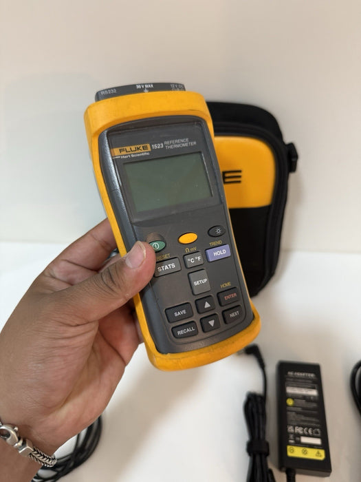 FLUKE 1523 REFERENCE THERMOMETER W/ PROBE & BAG (FREE SHIPPING ) TESTED