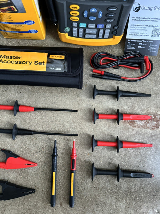 FLUKE 225C SCOPE METER OSCILLOSCOPE W / NEW TLK225 LEAD KIT-FREE SHIPPING
