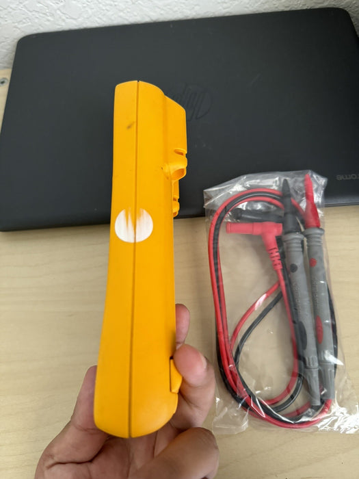 FLUKE 77-IV MULTIMETER W / LEAD SET - FREE SHIPPING (TESTED)