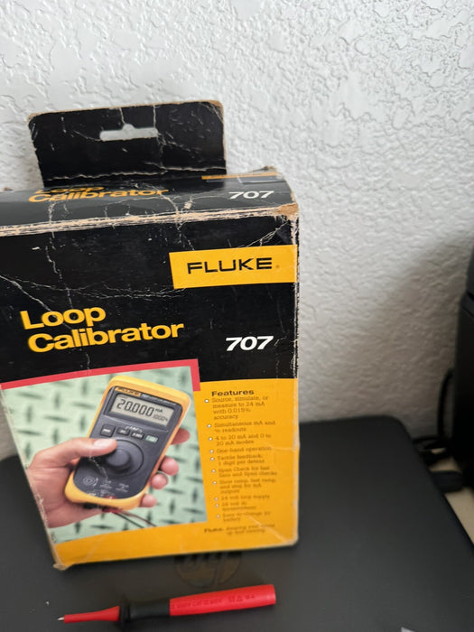 FLUKE 707 LOOP CALIBRATOR W/ ACCESSORIES - FREE SHIPPING