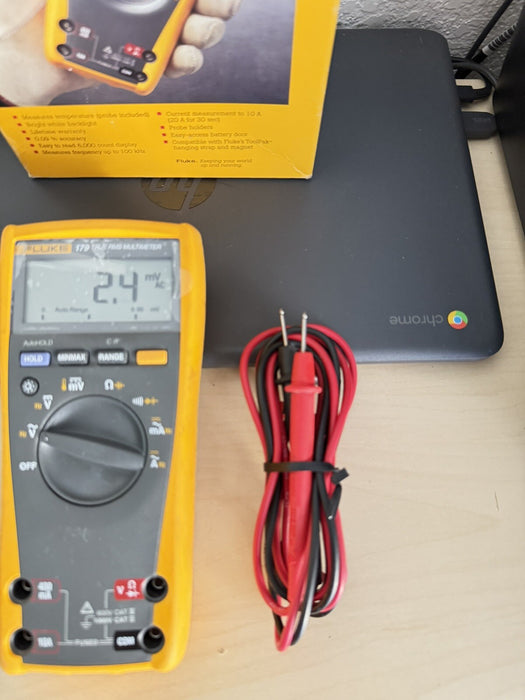 FLUKE 179 TRUE RMS MULTIMETER W/ LEAD SET- SHIPS FAST (TESTED)