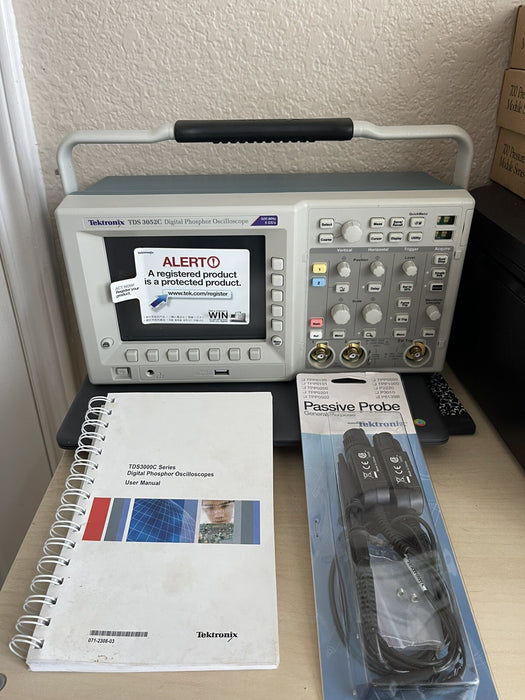  Tektronix TDS 3052C Digital Phosphor Oscilloscope 500MHz 2CH 