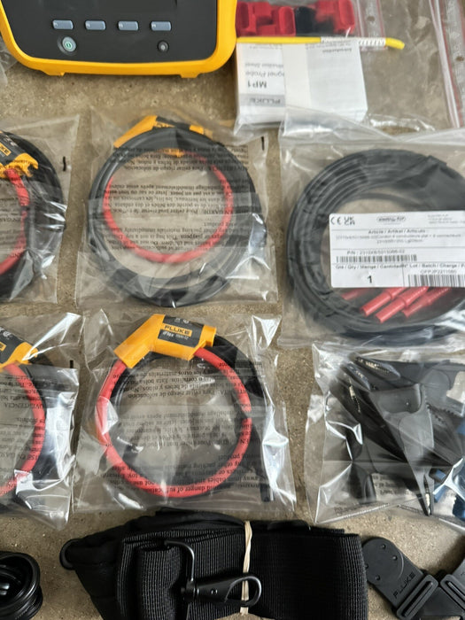 FLUKE 1738/EUS/WWG POWER LOGGER KIT 3 PHASE W/ BAG/FREE SHIPPING/GOOD CONDITION