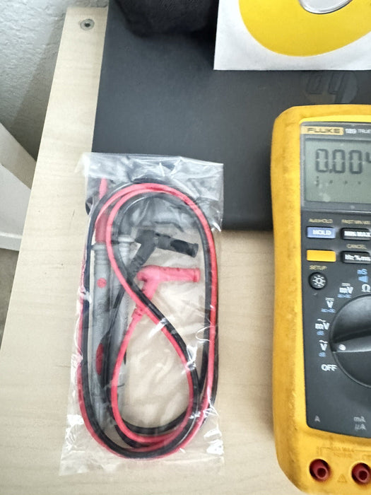 FLUKE 189 TRUE RMS DIGITAL MULTIMETER W/LEADS & TRAVEL CASE (SHIPS FAST)