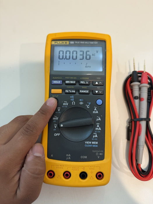 FLUKE 189 TRUE RMS MULTIMETER W/ LEADS & CLIPS - SHIPS FAST