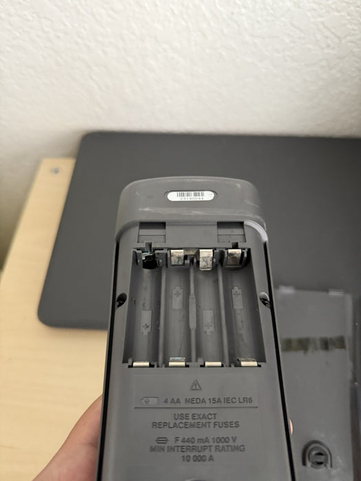 FLUKE 1587 INSULATION TESTER (PARTS ONLY) DOESN’T WORK