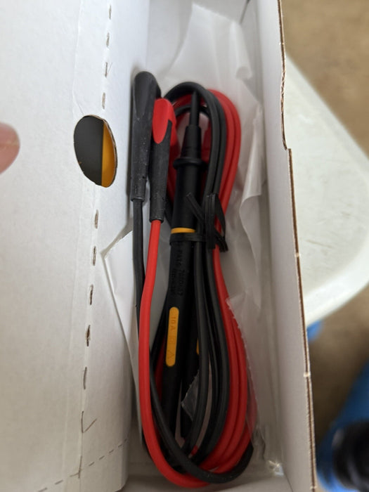 FLUKE 88V AUTOMOTIVE MULTIMETER (NEW FACTORY SEALED) SHIPS FAST