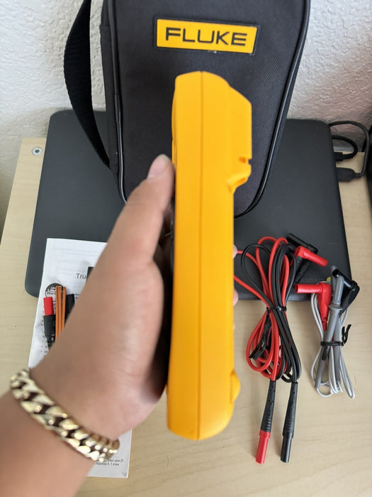 Fluke 179/EDA2 True RMS Digital Multimeter & Accessory Combo Kit