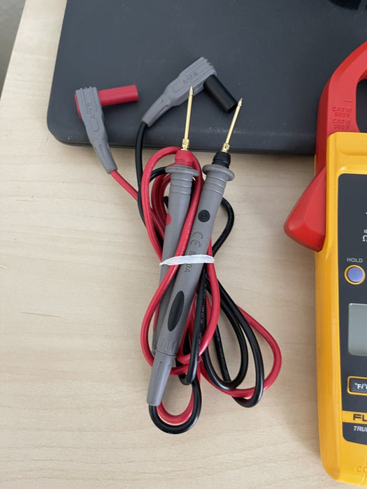 FLUKE 324 CLAMP METER W/ SOFT CASE AND LEADS (SHIPS FAST)