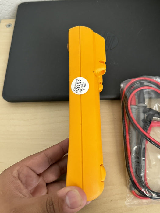 FLUKE 77-IV MULTIMETER W / LEAD SET & SCREEN PROTECTOR - FREE SHIPPING (TESTED)