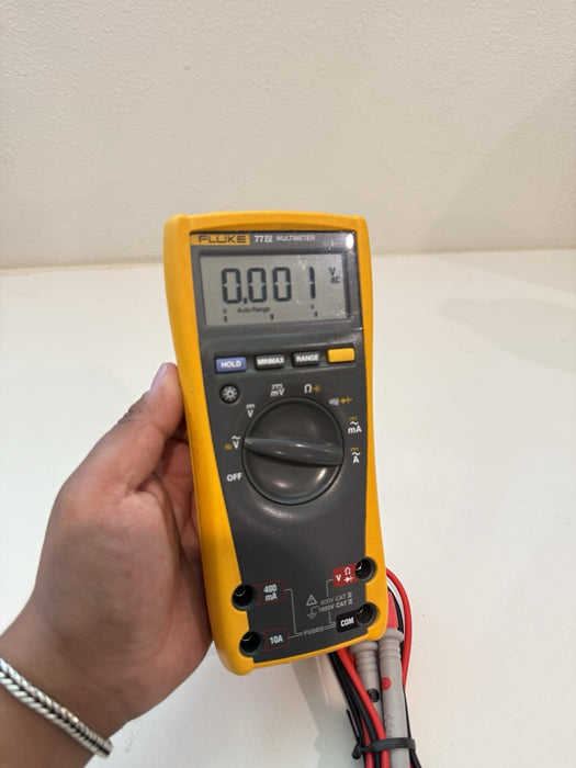 FLUKE 77-IV MULTIMETER W / LEAD SET (PARTS ONLY) FOR PARTS