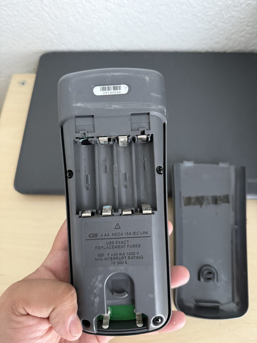 FLUKE 1587 INSULATION TESTER (PARTS ONLY) DOESN’T WORK