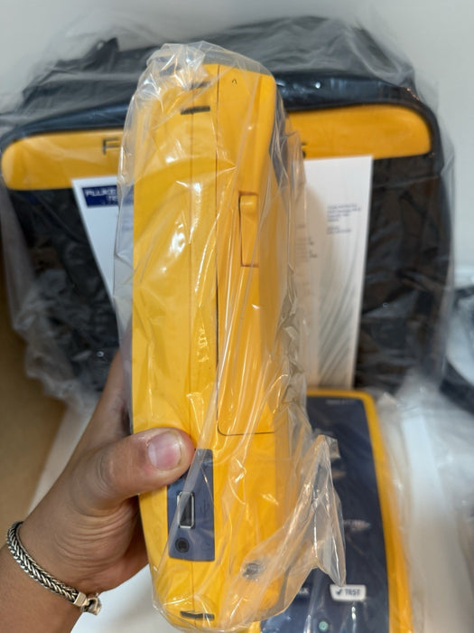 FLUKE NETWORKS DSX2-5000 CABLE ANALYZER  (NEW FACTORY SEALED)  CALIBRATED 2024