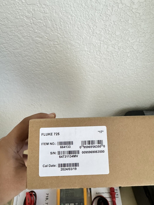 Fluke 725 MULTIFUNCTION PROCESS CALIBRATOR W / LEADS /(NEW FACTORY BOX) CAL 2024