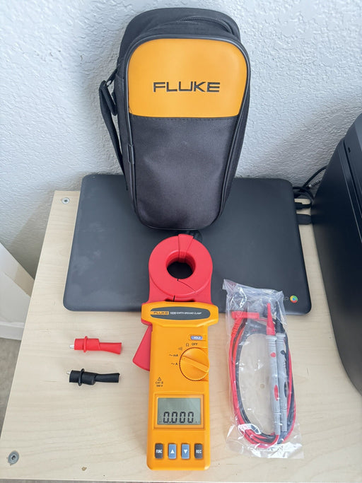 FLUKE 1630 EARTH GROUND CLAMP W/ BAG & LEADS - FREE SHIPPING / PERFECT CONDITION