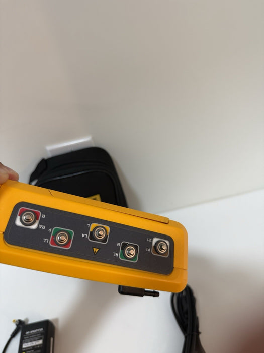 FLUKE PROSIM 4 VITAL SIGNS & ECG SIMULATOR W/ BAG & CHARGER (TESTED) SHIPS FREE