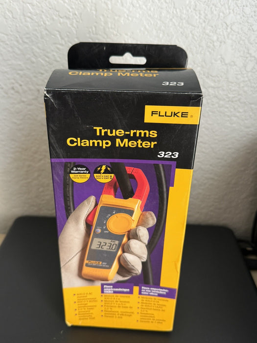 Fluke - 323 - True RMS Clamp Meter - W/ Leads and Case - Tested - NEW