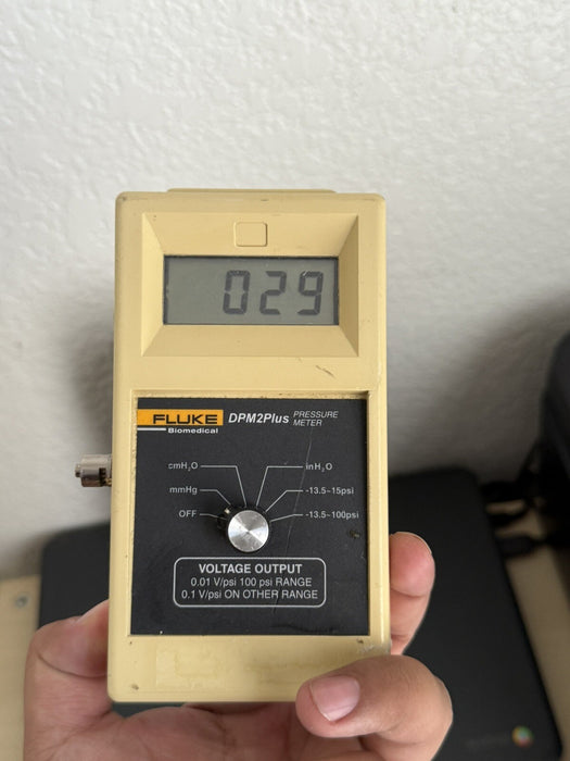 FLUKE DPM2US PRESSURE METER W/ BAG - FREE SHIPPING