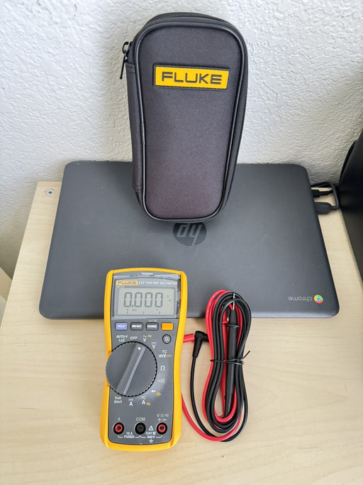 FLUKE 117 DIGITAL MULTIMETER W/ INTEGRATED VOLTAGE DETECTION W/BAG & LEADS - NEW