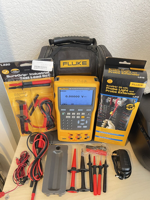 Fluke 754 Documenting Process Calibrator with HART Communication W/ NÉW TL220
