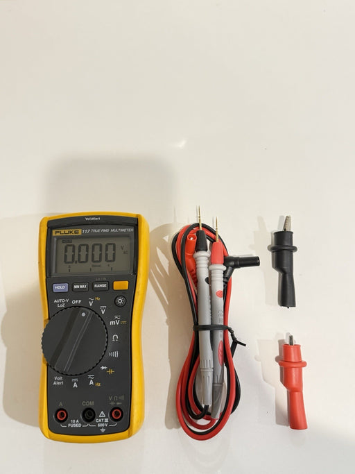 FLUKE 117 TRUE RMS MULTIMETER W/LEADS & CLIPS (TESTED) SHIPS FAST