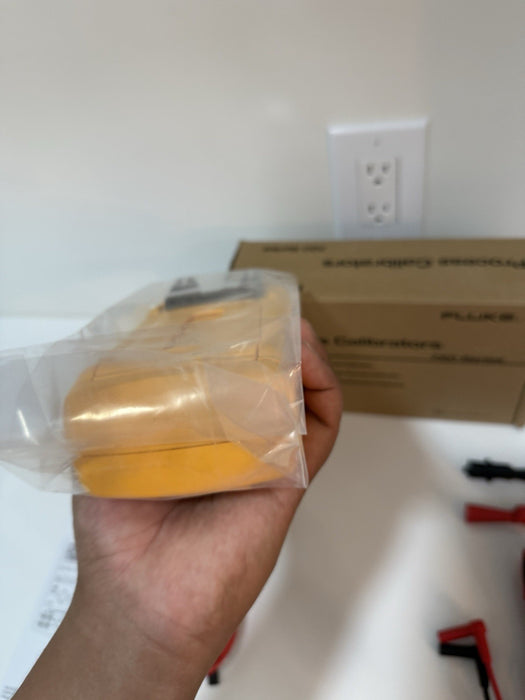 FLUKE 725/FPC PROCESS CALIBRATOR W/ 1 YEAR PREMIUM CARE MFD-2025 CALIBRATED 2025