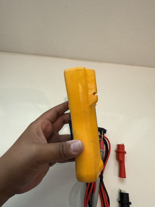 FLUKE 117 TRUE RMS MULTIMETER W/ LEADS & CLIPS - SHIPS FAST