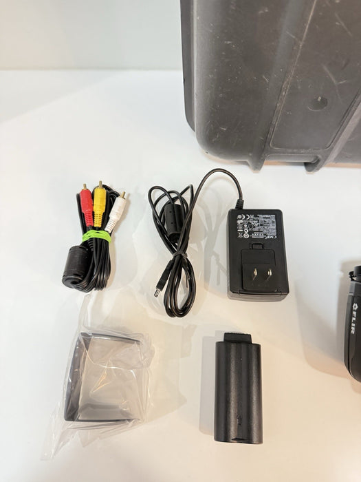 FLIR T420 THERMAL IMAGING CAMERA W/ CHARGER & BATTERIES - FREE SHIPPING (TESTED)
