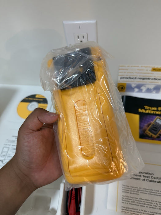 FLUKE 189 TRUE RMS MULTIMETER (NEW FACTORY SEALED) SUPER RARE - NEW & SHIPS FREE