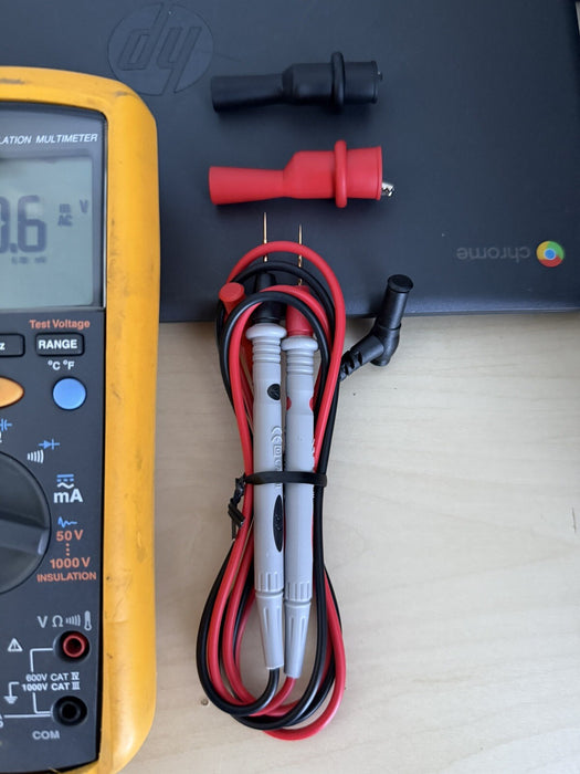 FLUKE 1587 INSULATION TESTER W / LEADS (PARTS ONLY) DOESN’T WORK
