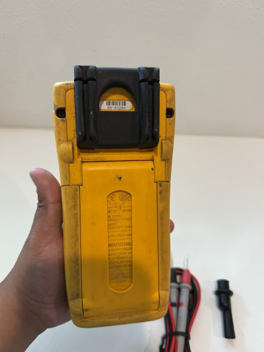FLUKE 189 TRUE RMS MULTIMETER W/ LEADS & CLIPS - FREE SHIPPING