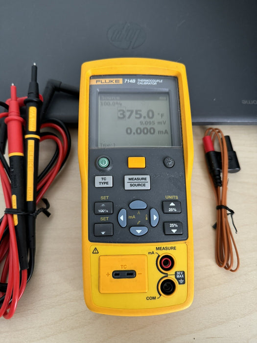 FLUKE 714B THERMOCOUPLE CALIBRATOR W / LEADS & PROBE-FREE SHIPPING