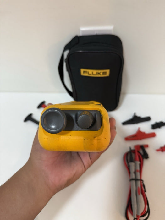 FLUKE 718 30G PRESSURE CALIBRATOR W/ ACCESSORIES (TESTED) SHIPS FREE