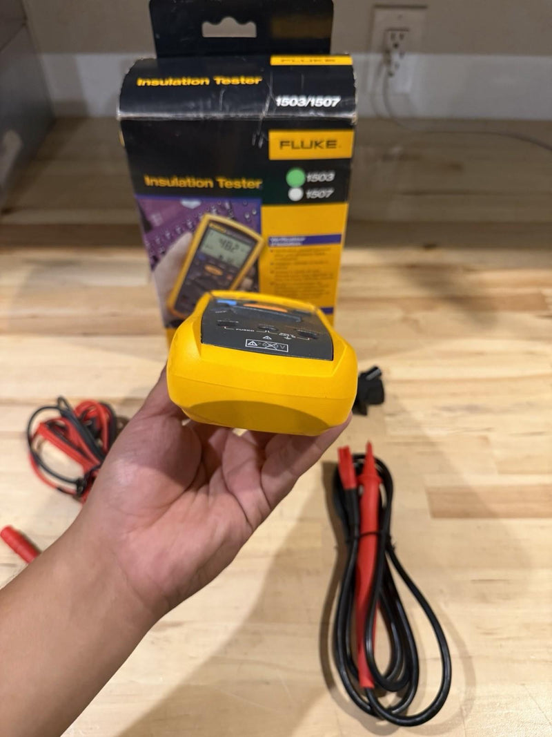 FLUKE 1503 INSULATION TESTER WITH ACCESSORIES
