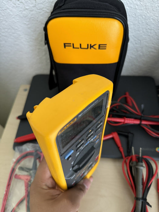 FLUKE 787 PROCESS METER WITH ACCESSORIES & BAG