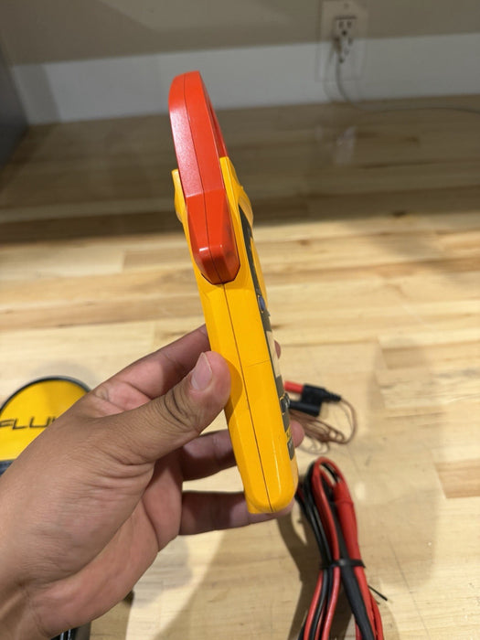 FLUKE 324 TRUE-RMS CLAMP METER WITH LEADS & CASE