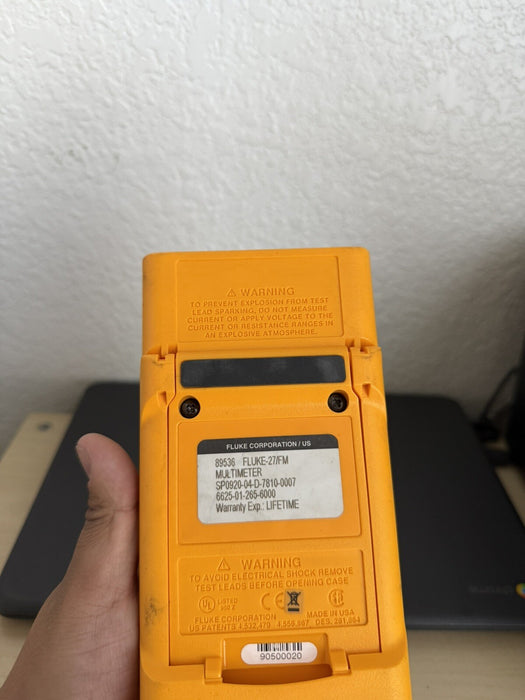 FLUKE 27 MULTIMETER WITH CASE AND LEADS