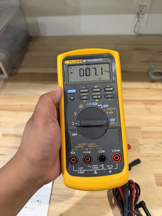FLUKE 787 PROCESS METER W/ LEADS & BAG (EXCELLENT CONDITION)-FREE SHIPPING