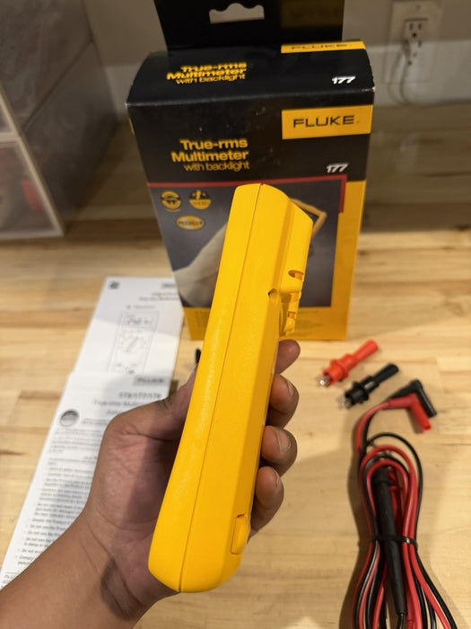 FLUKE 177 TRUE RMS DIGITAL MULTIMETER & TEMPERATURE (NEW FACTORY SEALED)MFD 2025