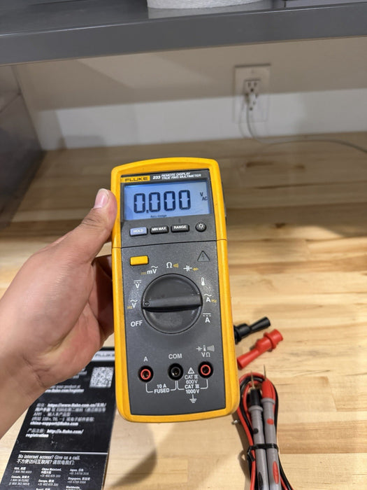 FLUKE 233 REMOTE DISPLAY AUTOMOTIVE DIGITAL MULTIMETER