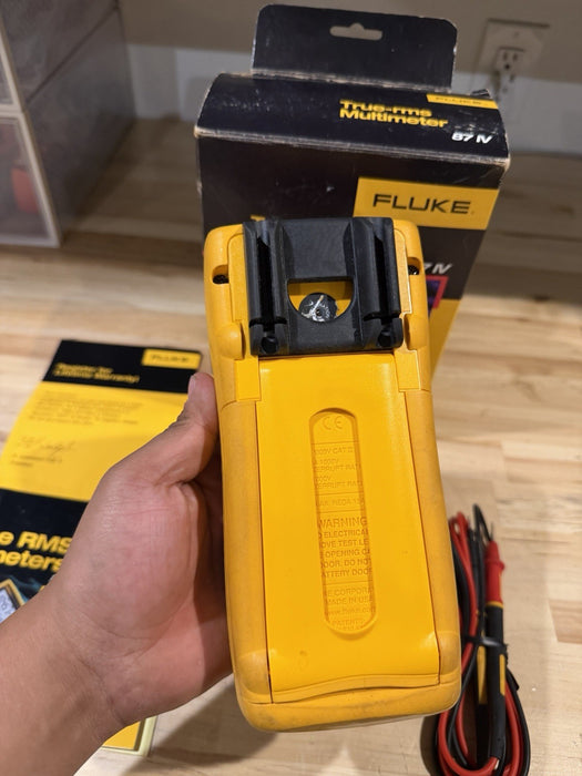 FLUKE 87 IV TRUE RMS MULTIMETER W/ LEADS & CLIPS (TESTED) SHIPS FAST