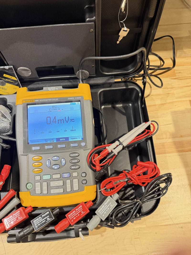 FLIKE 199C 200MHZ 2.5GS/s SCOPEMETER COLOR W/ ACCESSORIES (TESTED) SHIPS FAST