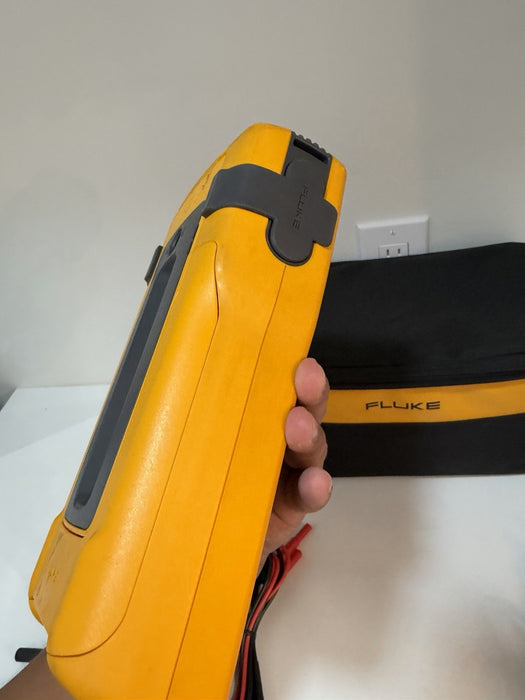 FLUKE 753 DOCUMENTING PROCESS CALIBRATOR WITH ACCESSORIES TESTED