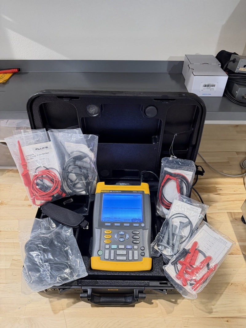 FLUKE 199B SCOPEMETER 200MHZ 2.5GS/S WITH ACCESSORIES & CASE TESTED