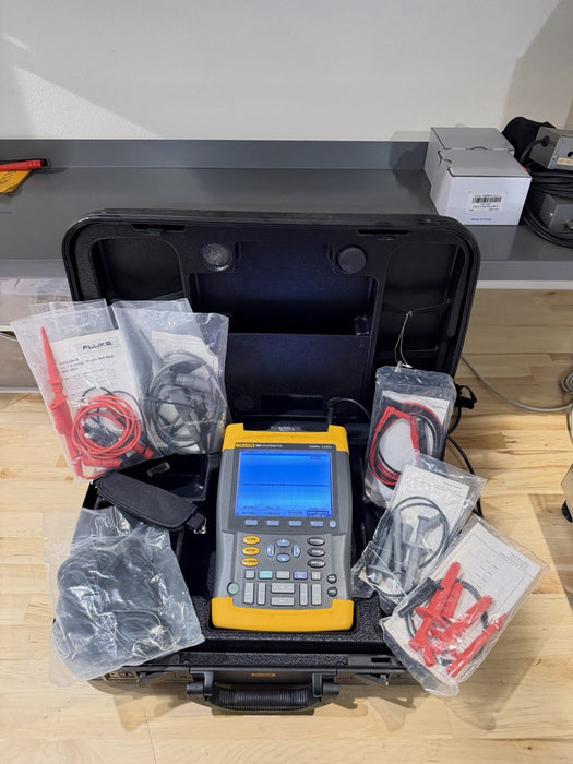 FLUKE 199B SCOPEMETER 200MHZ 2.5GS/S WITH ACCESSORIES & CASE TESTED