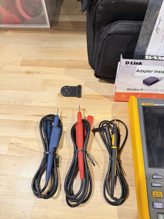 FLUKE 123B INDUSTRIAL SCOPEMETER 20MHZ W/ ACCESSORIES & BAG - FREE SHIPPING