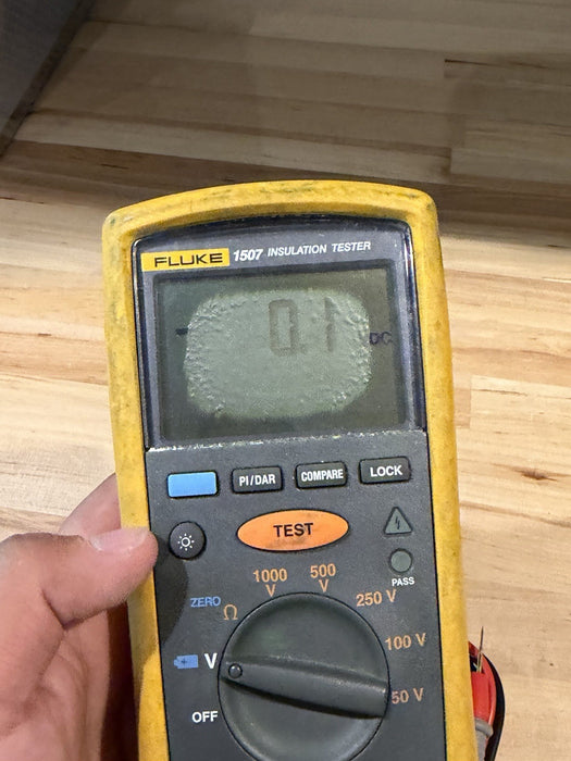 FLUKE 1507 INSULATION MULTIMETER W/ LEADS & CLIPS - SHIP FAST
