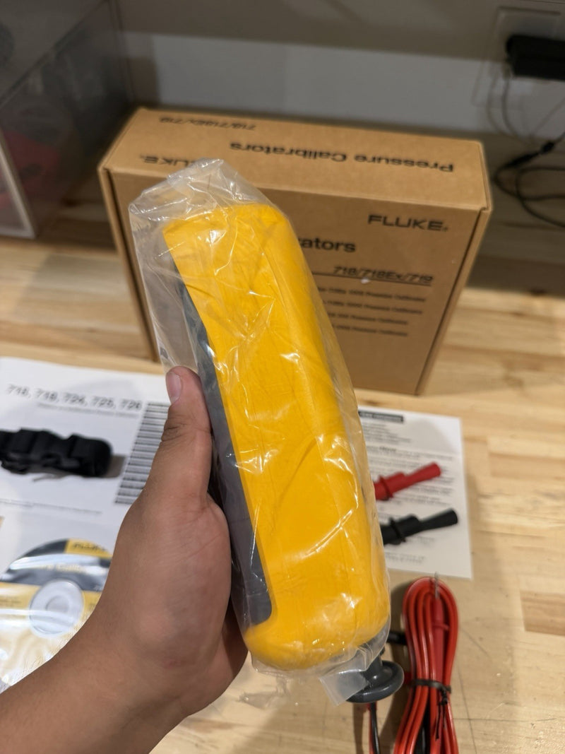 FLUKE 718 300G PRESSURE CALIBRATOR (NEW FACTORY SEALED) FREE SHIPPING