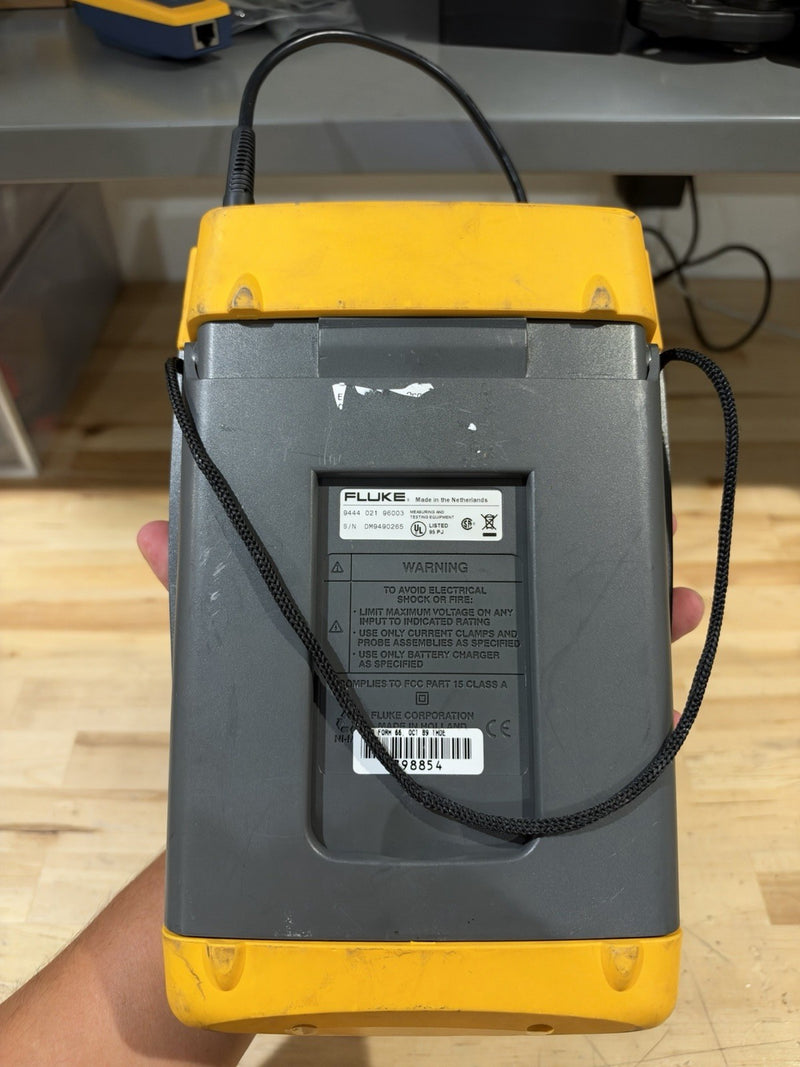 FLUKE 196C SCOPEMETER COLOR W/ LEADS 100MHZ 1GS/S (PARTS ONLY) SHIPS FAST
